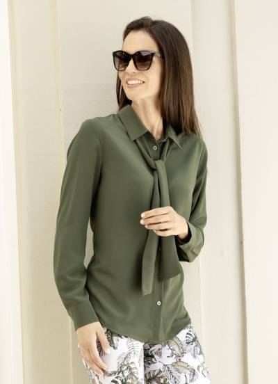 Bluse mit Bindeschluppe, Khaki, Größe 50 von BADER