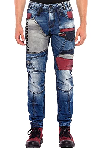 Cipo & Baxx Herren Jeans Hose 5-Pocket Regular Fit Aufnäher Denim Schriftzug Farbeffekt Pants CD574 Blau W32 L34 von Cipo & Baxx