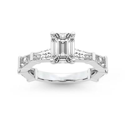 Im Labor Gezüchtet Diamant Verlobungsring Für Frauen 3 Karat IGI-Zertifiziert Smaragd Form | 14K oder 18K Weiß-, Gelb- oder Roségold Gizele Tapered Side Stone Ring | FG-VS1-VS2 Qualität von Friendly Diamonds