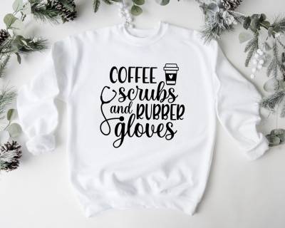 Coffee Scrubs & Rubber Gloves Sweatshirt, Nurse, Doctor Medical, Nurse Life, Geschenk Für Krankenschwester, Kaffeeliebe, Stillshirt von HollyGambleStore