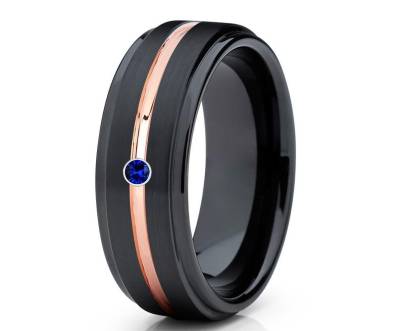 Blauer Saphir Ring, Schwarzer Wolfram Ehering, 7mm Ehering, Verlobungsring, Einzigartiger Ehering, Hartmetall Ring von YorksJewelryDesign
