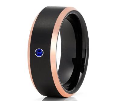 Blauer Saphir Ring, Schwarzer Wolfram Ring, Matter Verlobungsring, Verlobungsring, Schwarzer Ehering, Hartmetall Ring, Geschliffener Ring von YorksJewelryDesign