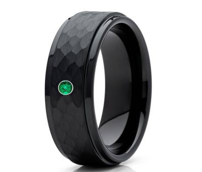 Schwarzer Ehering, Hartmetall Ring, Smaragd Ehering, Einzigartiger Ehering, Jahrestag Ring, Comfort Fit Ring von YorksJewelryDesign