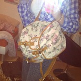 wie ist die tasche ? natürlich nicht mit diesen klamotten :D z.B. wenn man shoppen geht und passende sachen an hat ?!