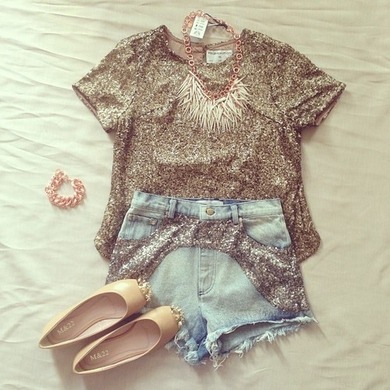 Zu welchem Look passt die Shorts besser!?? Bin unschlüssig! :/ <33