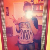 Outfit of today! ist das ok so? hatte dazu noch ne Schwarze Lederjacke an und Chucks! Wie findet ihr das Shirt? Kommis bitte! Verbesserungen?!? ✌❤✌❤