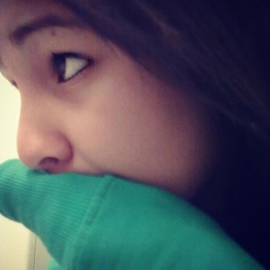 Wie kombiniere ich am besten ein grünes Pulli mit anderen Dingen?
Ich hab es immer mit einer schwarzen Hose und Dunkelbraunen Stiefeln kombiniert.

xoxo Elaa ♥