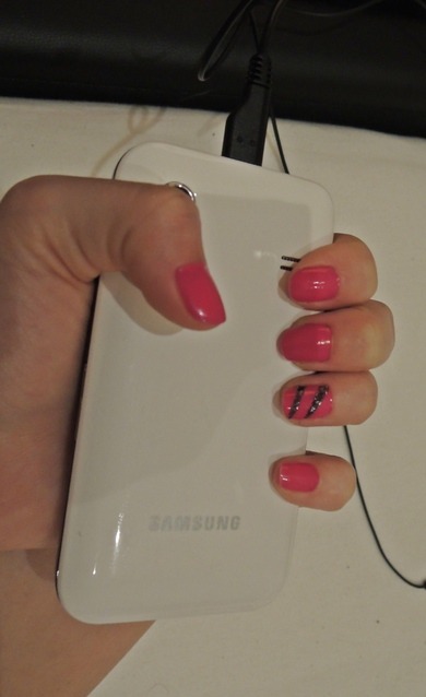 hey wie findet ihr diese nagellack farbe und die streifen dazu ?