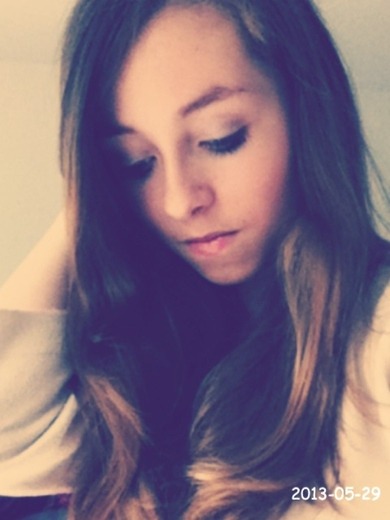 Ein bischen eingebildet ständig fotos von sich hochzuladen aber egal!! :P