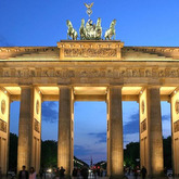 HeyHo Leute :))
Fahre am Montag nach Berlin und wollte mal fragen ob es da Läden gibt, in die man UNBEDINGT rein MUSS :) Kommis wären nett! ;)