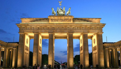 HeyHo Leute :))
Fahre am Montag nach Berlin und wollte mal fragen ob es da Läden gibt, in die man UNBEDINGT rein MUSS :) Kommis wären nett! ;)