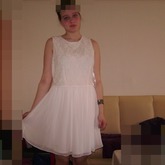 BITTE NICHT AUF MEIN GESICHT ACHTEN!!!!! :D Also wie findet ihr das Kleid kann ich das zu meinem Geburstag anziehen (ohne den BH)