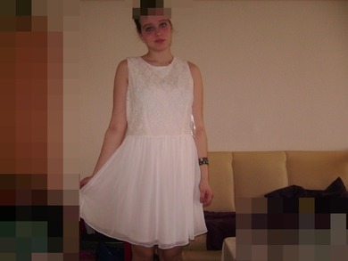 BITTE NICHT AUF MEIN GESICHT ACHTEN!!!!! :D Also wie findet ihr das Kleid kann ich das zu meinem Geburstag anziehen (ohne den BH) BITTE NICHT AUF MEIN GESICHT ACHTEN!!!!! :D Also wie findet ihr das Kleid kann ich das zu meinem Geburstag anziehen (ohne den BH)