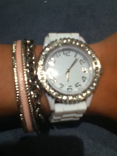 meine neue Uhr 5€ im "KIK"<3
