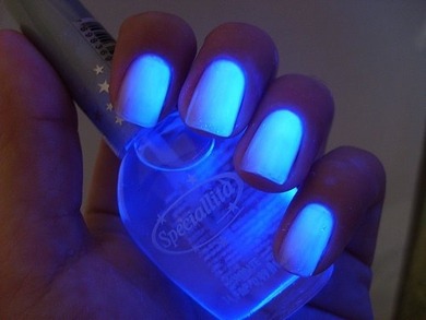 Schwarzlicht Nagellack :-)