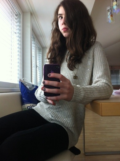wie findet ihr meine haare? ic HASSE SIE!! ich werde so ne kur machen die 2 h dauert und die haare bleien dann 3 Monate glatt. meine mitter hat das auch gemacht und das is nix chemisches oder so ;)