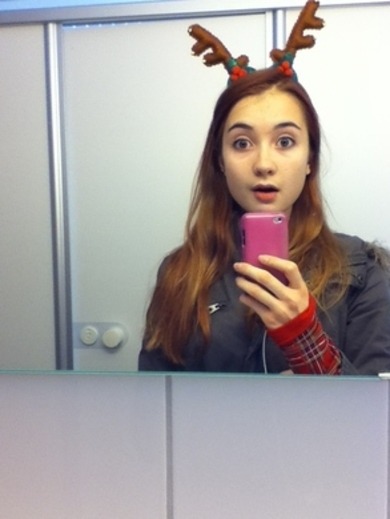 Ich mit Geweih und Weihnachtsarmstulpen.. wie findet ihr geweih und stulpen?:) Ich mit Geweih und Weihnachtsarmstulpen.. wie findet ihr geweih und stulpen?:)