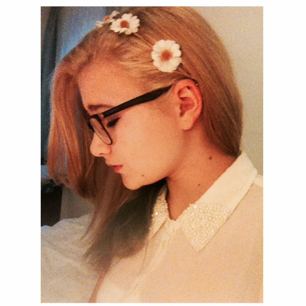Ich steh zurzeit total auf Blumen im Haar(: findet ihr ich könnte den Look auch in die Schule nehmen? Ich steh zurzeit total auf Blumen im Haar(: findet ihr ich könnte den Look auch in die Schule nehmen?