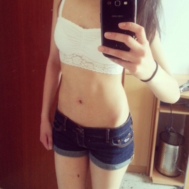 Was haltet ihr von den Bandeaus von GILLY HICKS? :) die zieh ich natürlich unter einem Pulli oder ähnliches  an :)