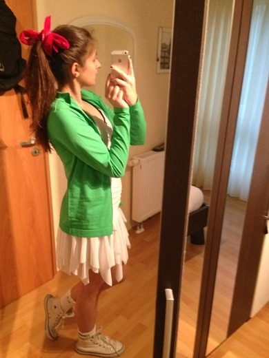 Für Mottowoche^^ erkennt man wer dass sein soll? Tipp: nehme noch ein besen zum Outfit. :)