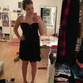 es war mal knöchellang dann haben meine freundin und ich ein kurzes draus gemacht :)