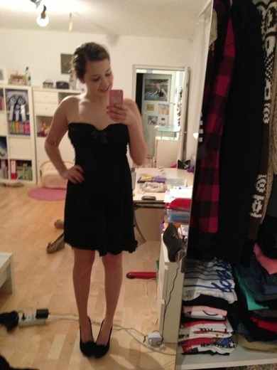 es war mal knöchellang dann haben meine freundin und ich ein kurzes draus gemacht :)