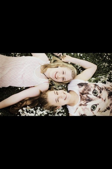 hiii!:D meine beste und ich! wie findet ihr es? als Titelbild bei fb?:)))