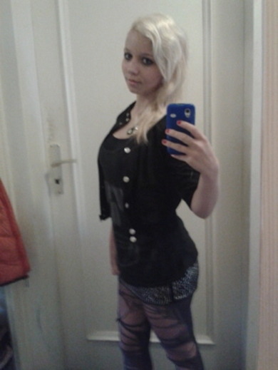 Hihi mag das Outfit total wie findet ihr es? :)