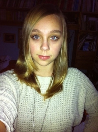 Mit oder ohne Brille?
Was findet ihr besser?
Verbesserungen sind auch erlaubt! :)
(Sry für den doofen Gesichtsausdruck auf dem zweiten Bild! :o)