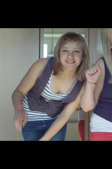 Abgesehen von dem Ausschnitt -.-" ist das sonst gut als Facebookprofilbild?!