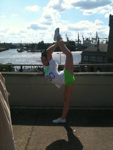 Ist mein Spagat als Cheerleaderin okay?
Love or Hate??