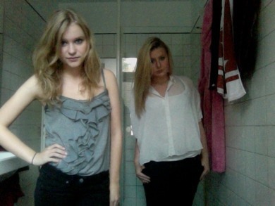 Was denkt ihr ? Sehen wir für ne Party heute Abend gut aus ?! :)) Was denkt ihr ? Sehen wir für ne Party heute Abend gut aus ?! :))