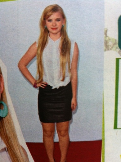 Guten Morgen ihr lieben! ❤       Meine Mutti hat heute Geburtstag und ich weiß nicht, was ich anziehen soll, wenn nachher die Gäste kommen! ich hatte sowas in der Art gedacht, wie auf dem Bild! Ist das ok? Hab ihr sonst noch gute Ideen? Kommis bitte! ❤ Danke schonmal! (Ich kann auch verschiedene Outfits hoch stellen, die von euch inspiriert sind! Bitte schreibt es dann dazu, wenn ihr eure Idee an mir  sehen wollt ;D)