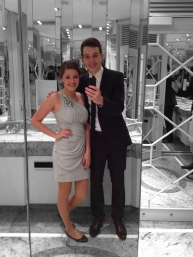 Ich und ein Freund beim Abschlussball :) <3
