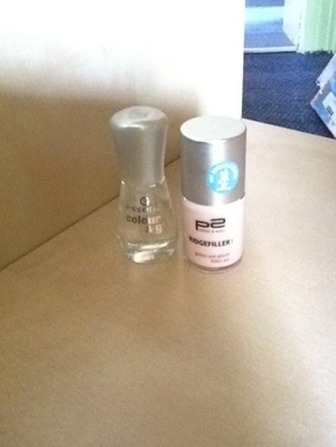 Neuer durchsichtiger Nagellack von essence und P2 ridgefiller --> glättet und gleicht Rillen aus. Lohnt er sich?