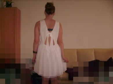 BITTE NICHT AUF MEIN GESICHT ACHTEN!!!!! :D Also wie findet ihr das Kleid kann ich das zu meinem Geburstag anziehen (ohne den BH) BITTE NICHT AUF MEIN GESICHT ACHTEN!!!!! :D Also wie findet ihr das Kleid kann ich das zu meinem Geburstag anziehen (ohne den BH)