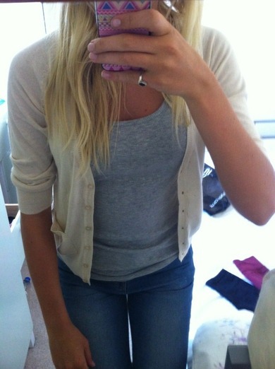 die cardigan ist eigentlich etwas dunkler