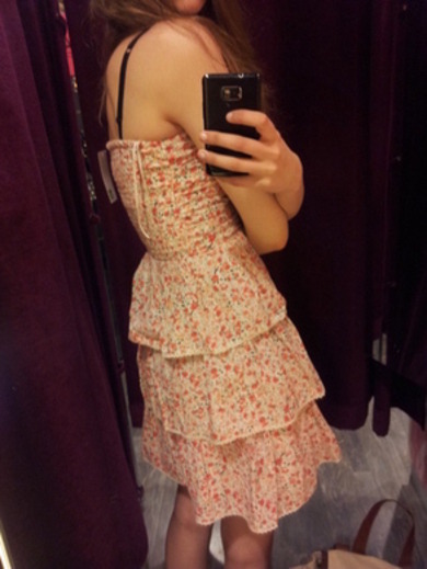 Wie findet ihr das Kleid und welche Schuhe könnte man dazu tragen? :)