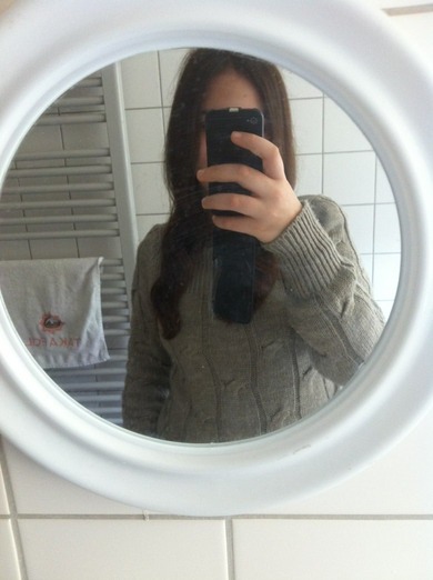 Passt das Kleid zu den Haaren ?(bitte Kommentare )