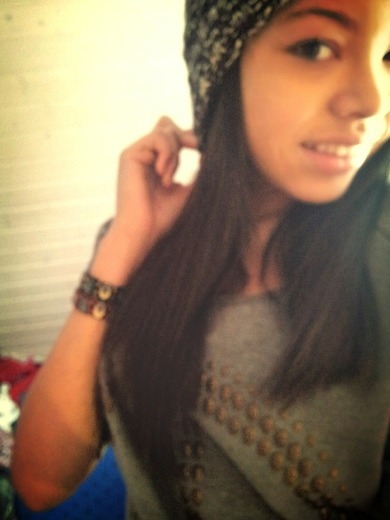 Weil viele wollten dass ich mal auf nem Bild lache(obwohl ich mein lächeln ned mag)...hier!:D  Wie findet ihr die(vlt auch als profilbild)? Welches ist am besten?oder gar keins? Danke auch für Kommentare!:)