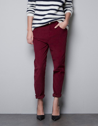Hey Guys!
This is just a photo of a jeans! I found them by ZARA and they are SO sweet!
What do you guys think about them? 
Kisses :*