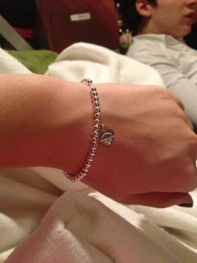 neues armband von tiffany <3 :) neues armband von tiffany <3 :)