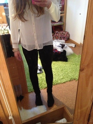 Oder lieber zu ner schwarzen Leggins? Kommis bitte :D