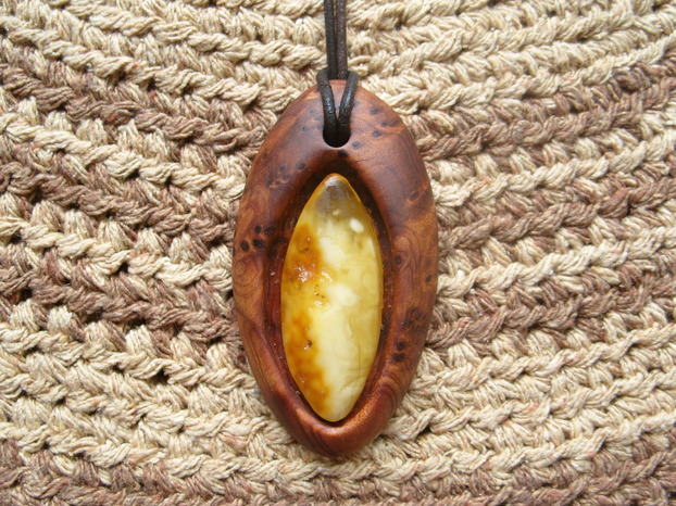 Thuja Maser Holzschmuck Anhänger Bernstein