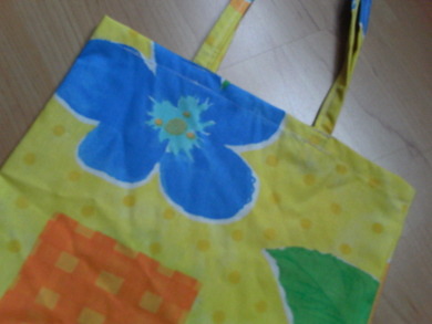 meine kleine Schwester hat ne Tasche für mich genäht <3 voll süüüß! Habt ihr auch Geschwister?