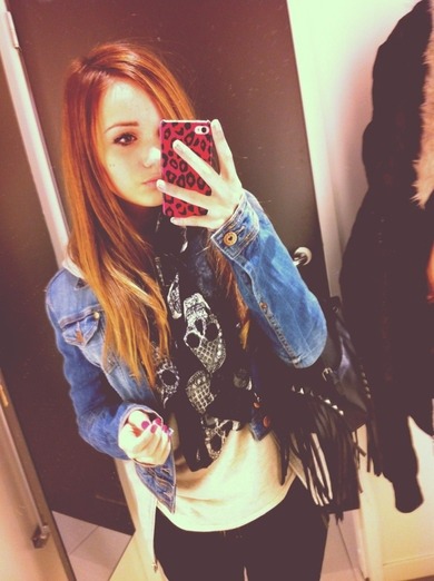 kurzes shopping :) hab mir die jeansjacke, das halstuch und den rucksack den man rechts leicht sieht, gekauft.