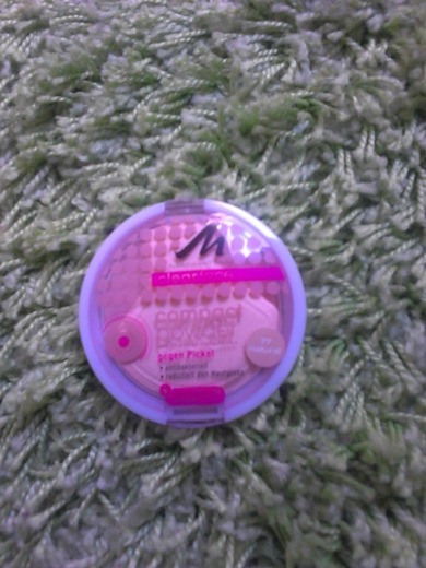 Manhattan hat es mir angethan,wenn man kleine unreinheiten hat,deckt es super ab und wirkt dabei auch natürlich,ich liebe das puder,meine freundininnen sagen,man sieht nicht das du Puder drauf hast,und auch wenn man schöne haut hat,lässt es sie noch strahlender aus sehne,das Geld lohnt sich,empfehlenswert *_*