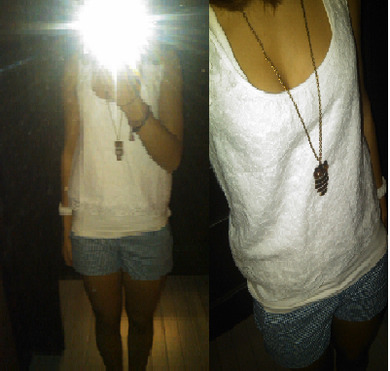 Holliser:*