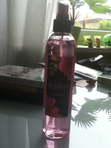 Mein Parfüm ;) (Crescent Bay, von Hollister) Was für Parfüm habt ihr so? :)