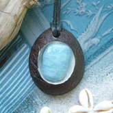 Holzschmuck Tagua - Nuss mit 1 großem Aquamarin